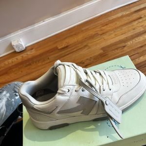 I have 2 pairs of the same shoe so im selling these ones